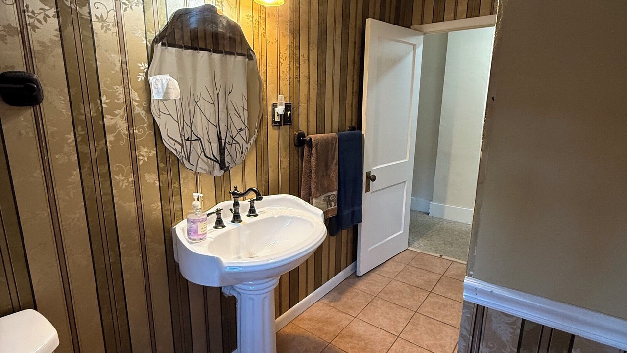 Photo of Bathroom in Thendara