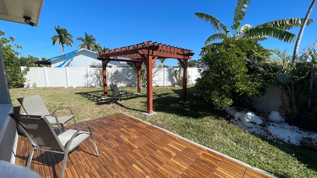 Photo of Patio Balcony in Capri Isle