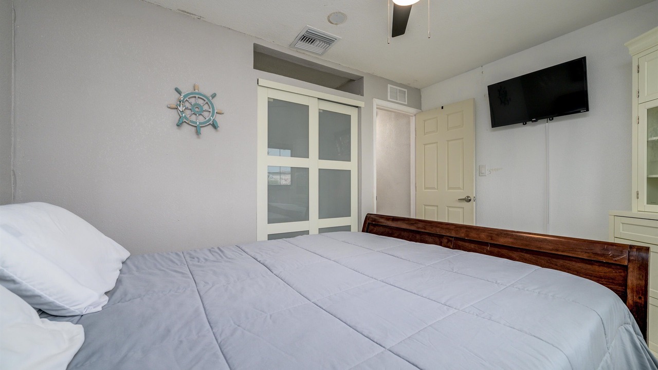 Photo of Bedroom in Capri Isle