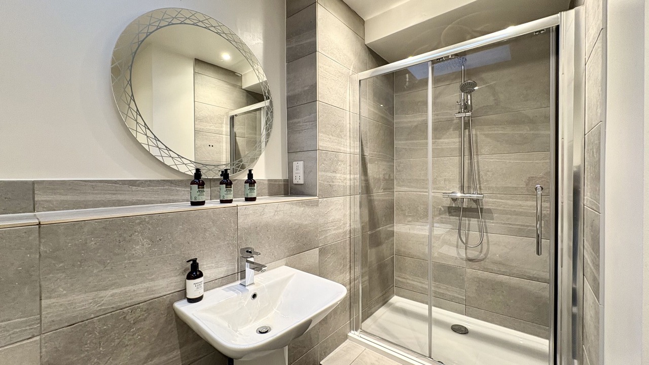 Photo of Bedroom in Shoscombe