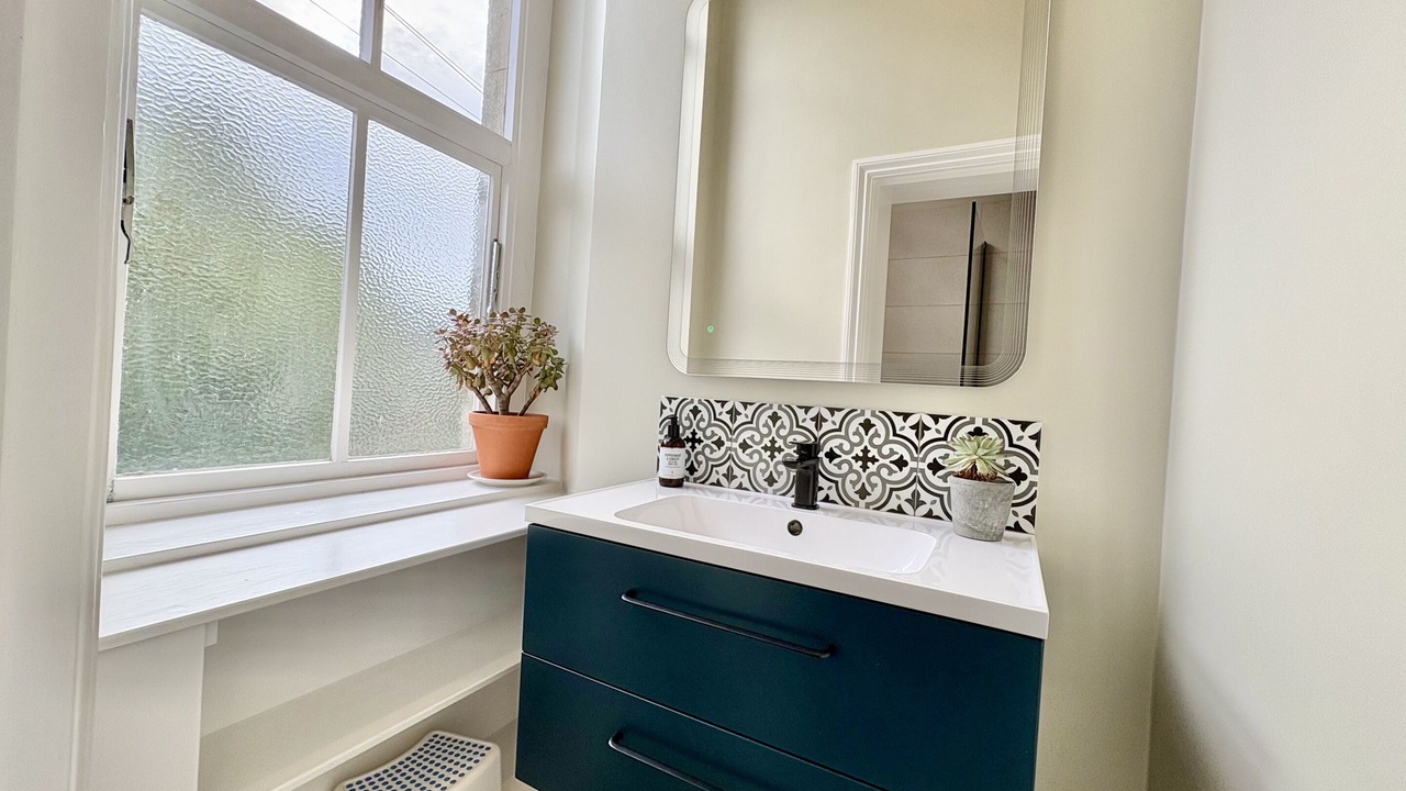 Photo of Bedroom in Shoscombe