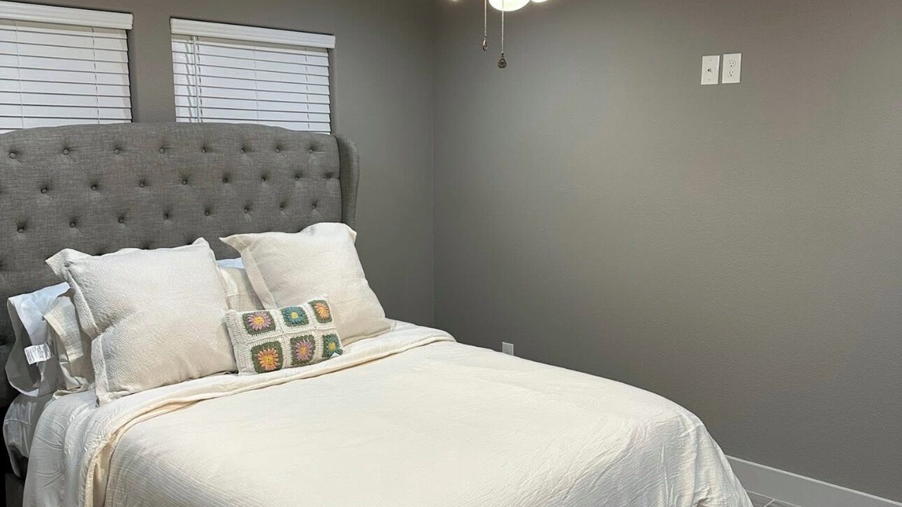 Photo of Bedroom in Oaks Historic District