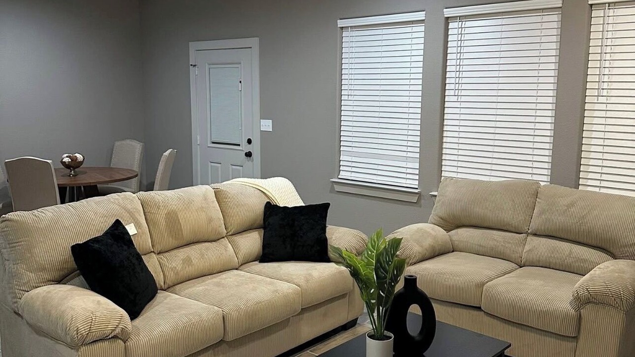 Photo of Livingroom in Oaks Historic District