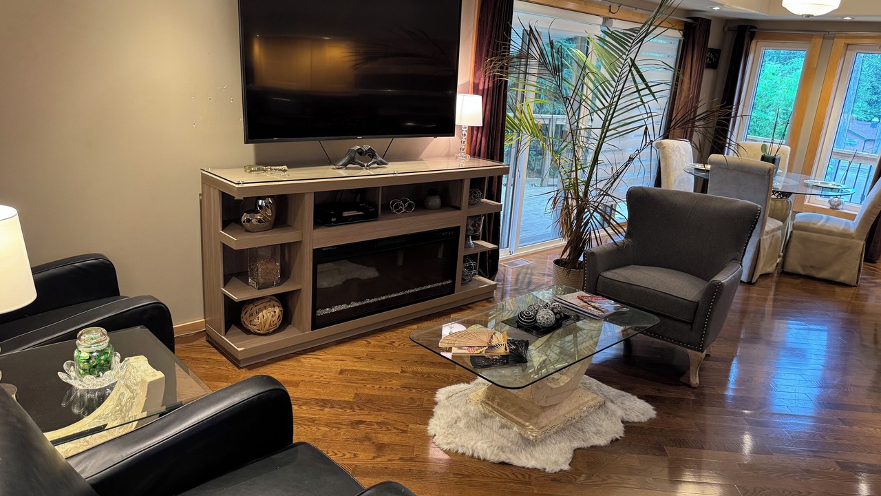 Photo of Livingroom in Scugog