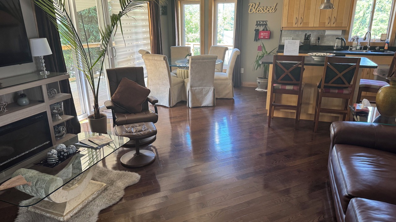 Photo of Livingroom in Scugog