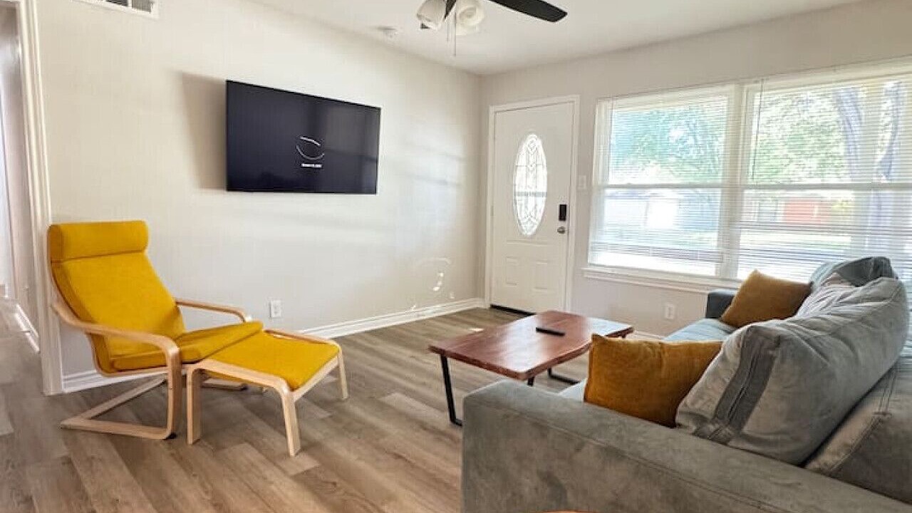 Photo of Livingroom in Farmers Branch