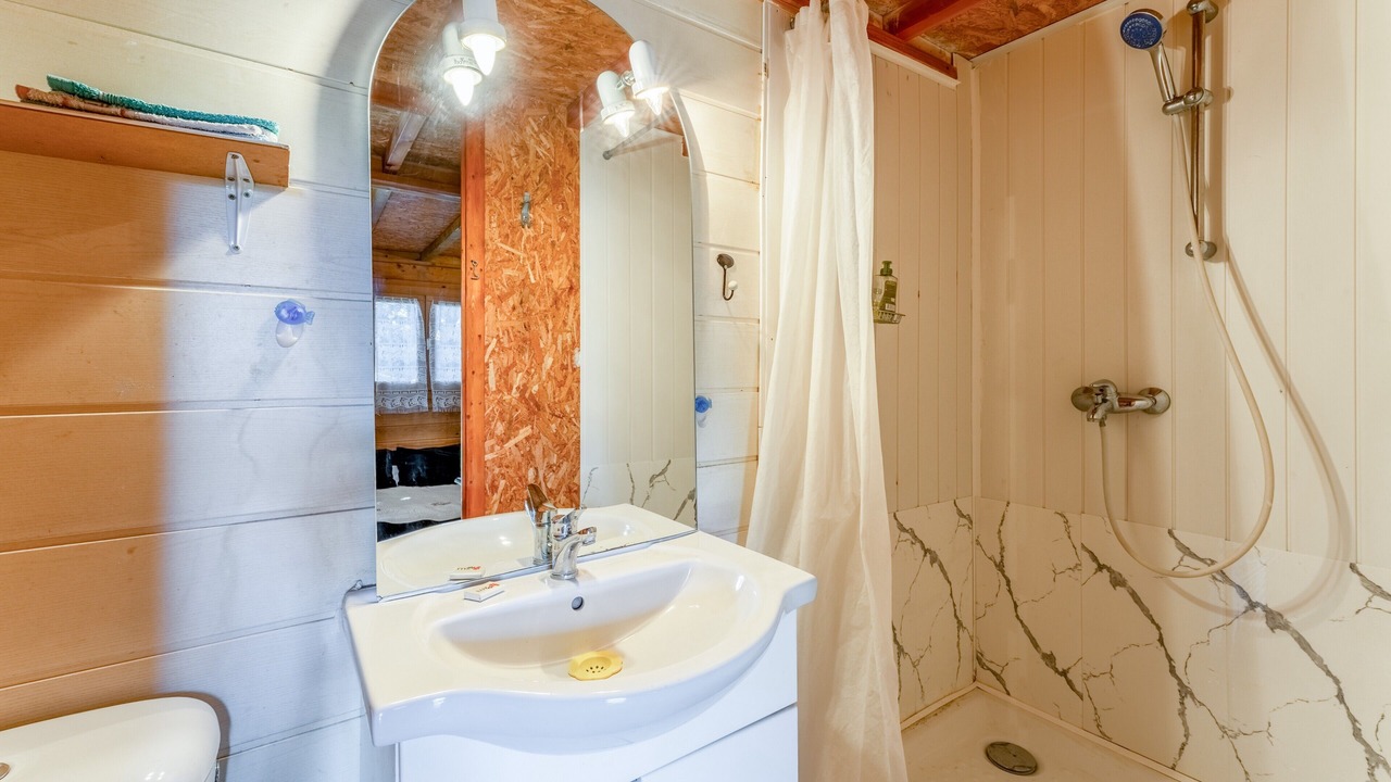 Photo of Bathroom in Saint-Paulet-de-Caisson