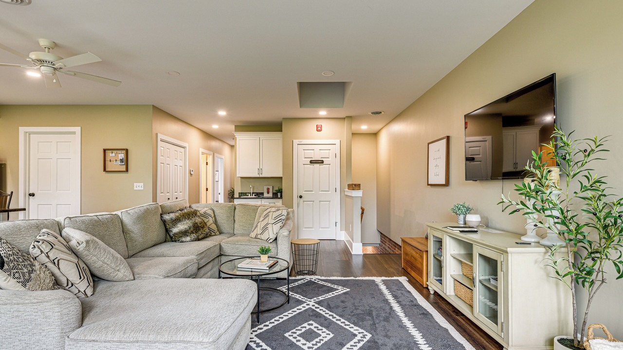 Photo of Livingroom in Akron