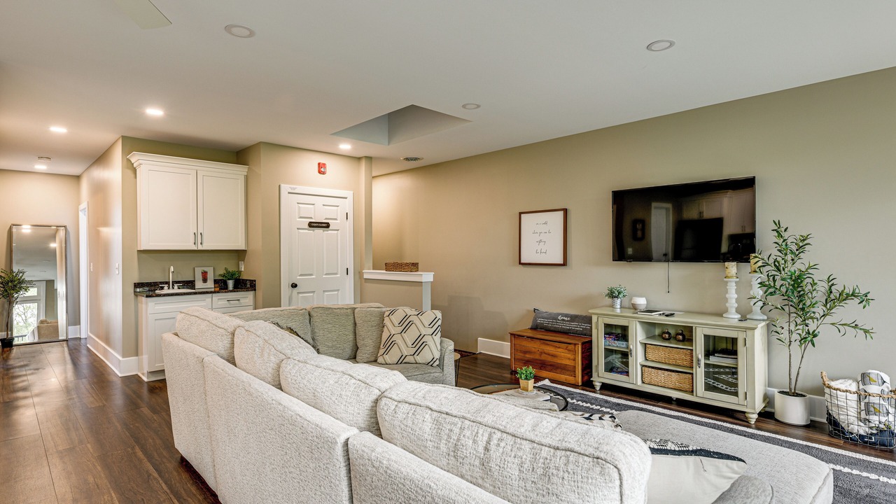 Photo of Livingroom in Akron