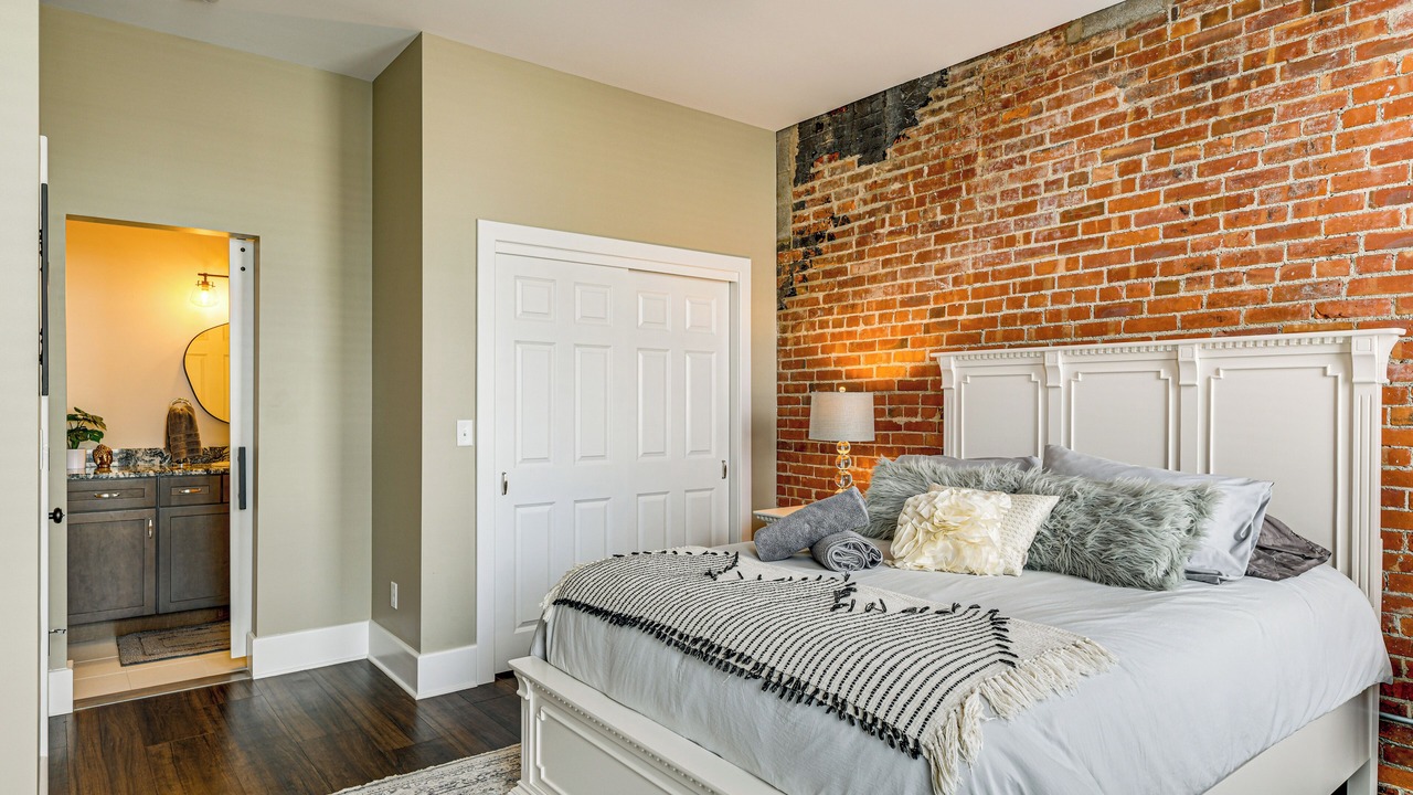 Photo of Bedroom in Akron