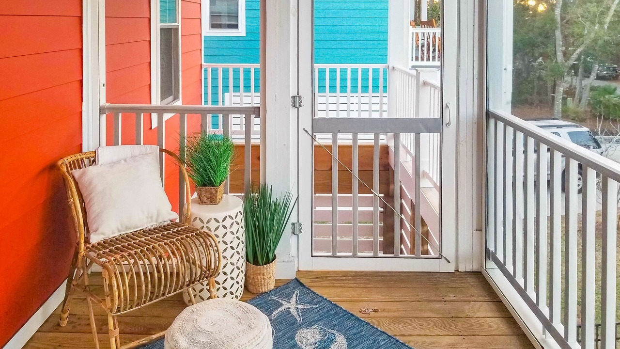 Photo of Patio Balcony in Tranquil Harbour