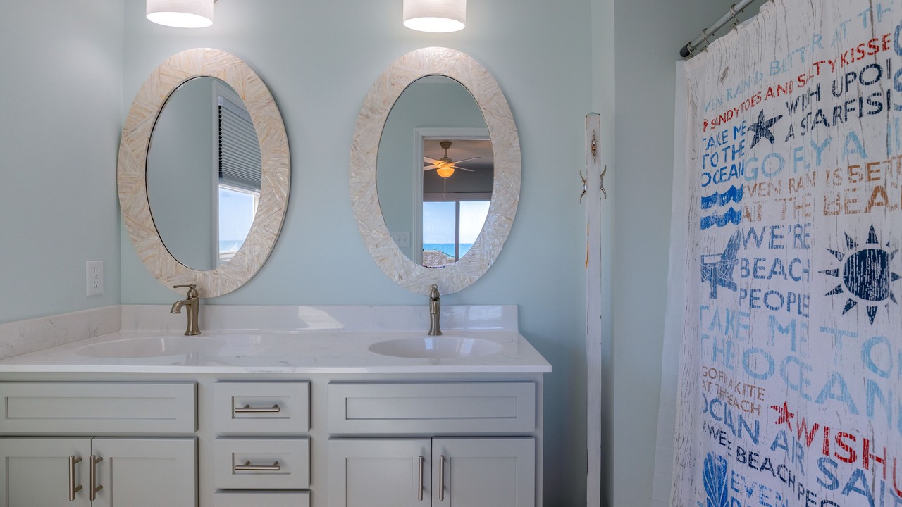 Photo of Bathroom in Ocean Ridge