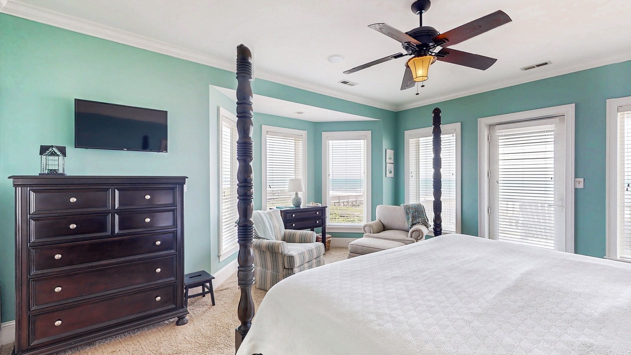Photo of Bedroom in Pine Knoll Shores