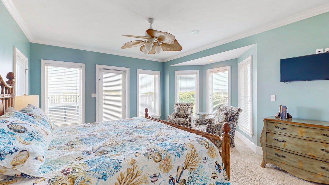 Photo of Bedroom in Pine Knoll Shores