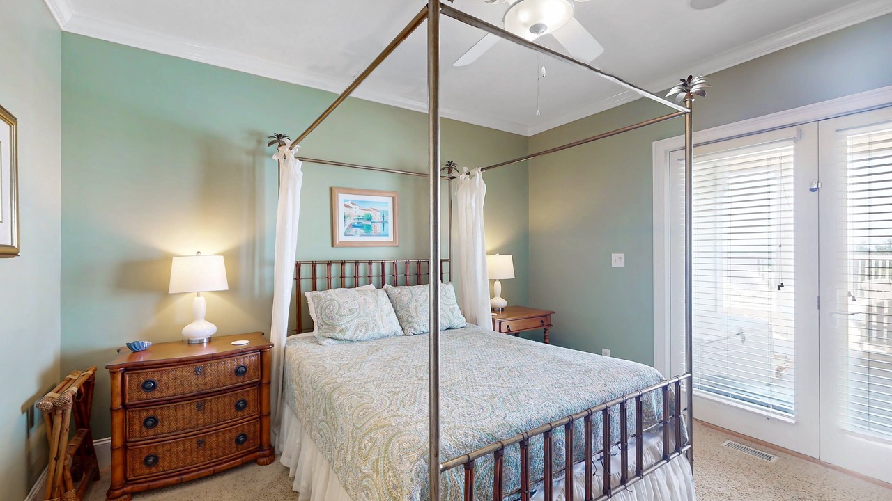 Photo of Bedroom in Pine Knoll Shores