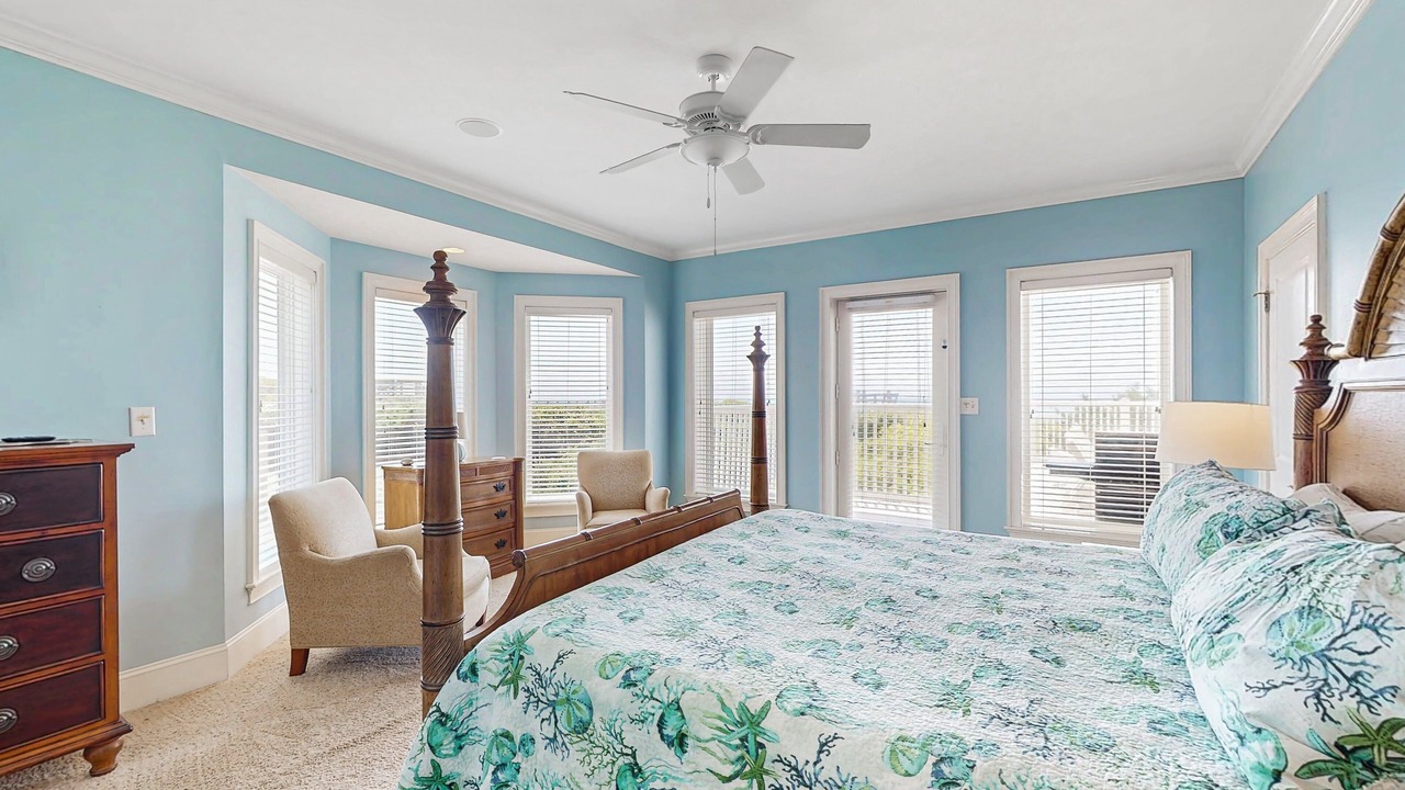 Photo of Bedroom in Pine Knoll Shores