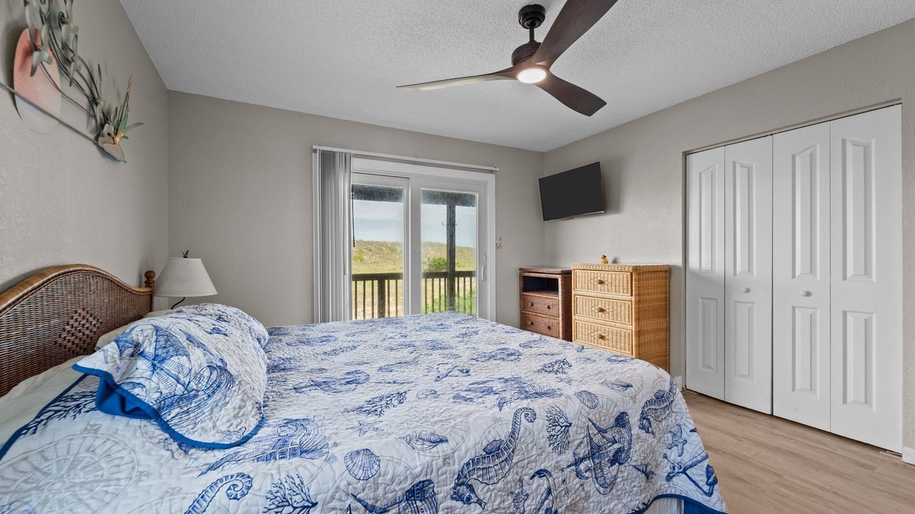 Photo of Bedroom in Waves