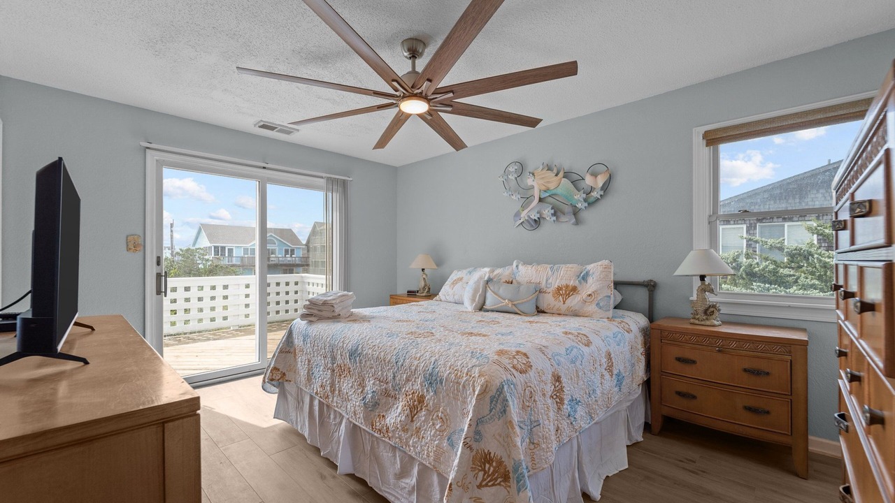Photo of Bedroom in Waves