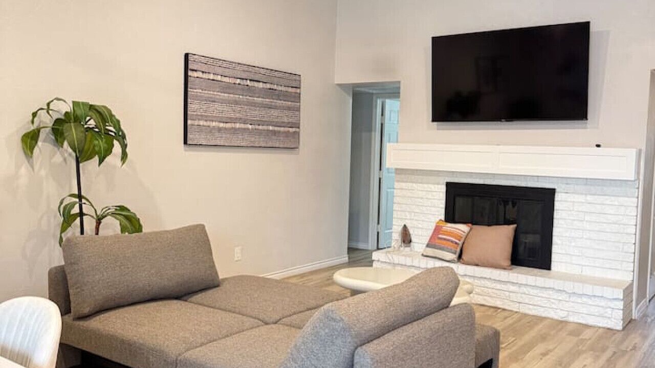 Photo of Livingroom in Northeast Carrollton
