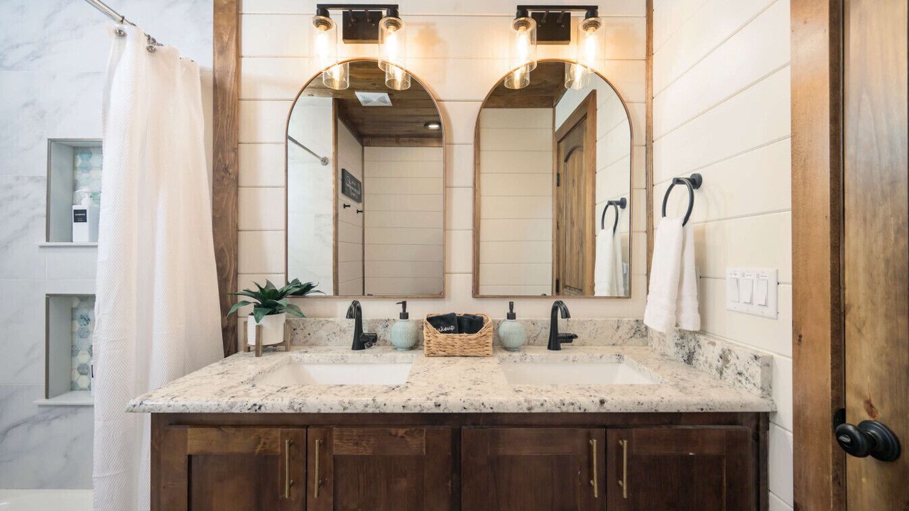 Photo of Bathroom in Broken Bow