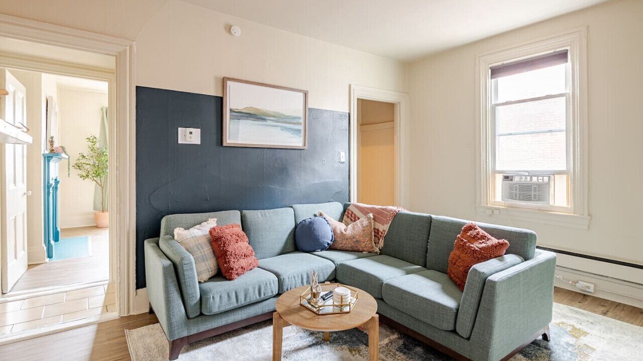 Photo of Livingroom in Lower Lawrenceville