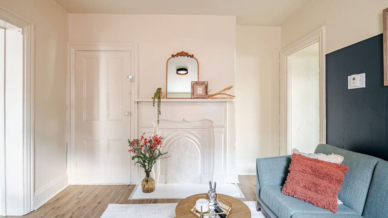 Photo of Livingroom in Lower Lawrenceville