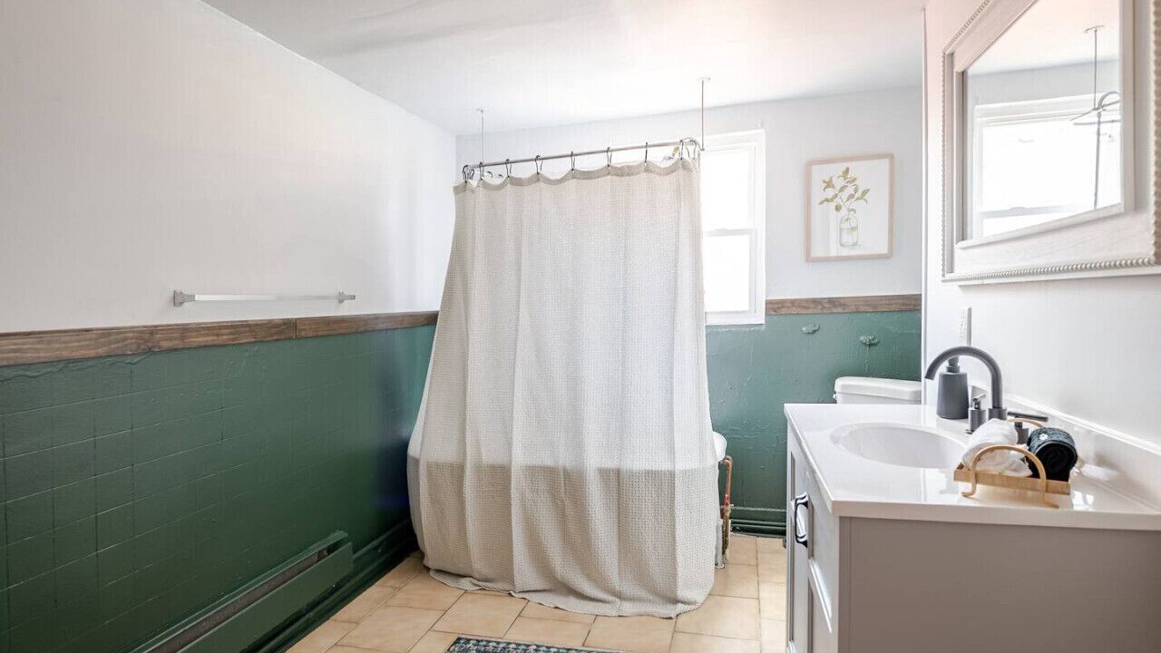Photo of Bathroom in Lower Lawrenceville