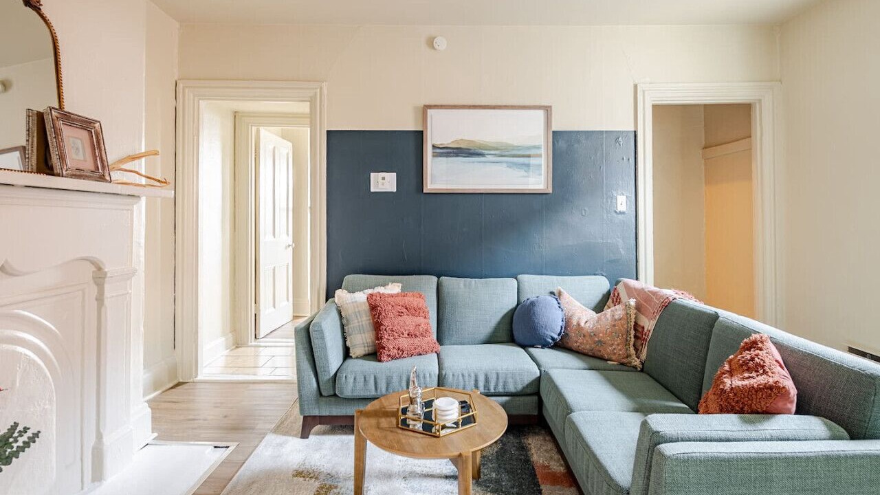 Photo of Livingroom in Lower Lawrenceville