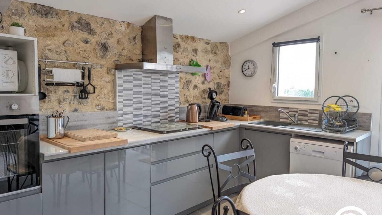 Photo of Kitchen in Roujan