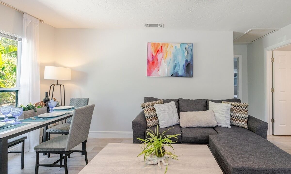 Photo of Livingroom in Gillespie Park