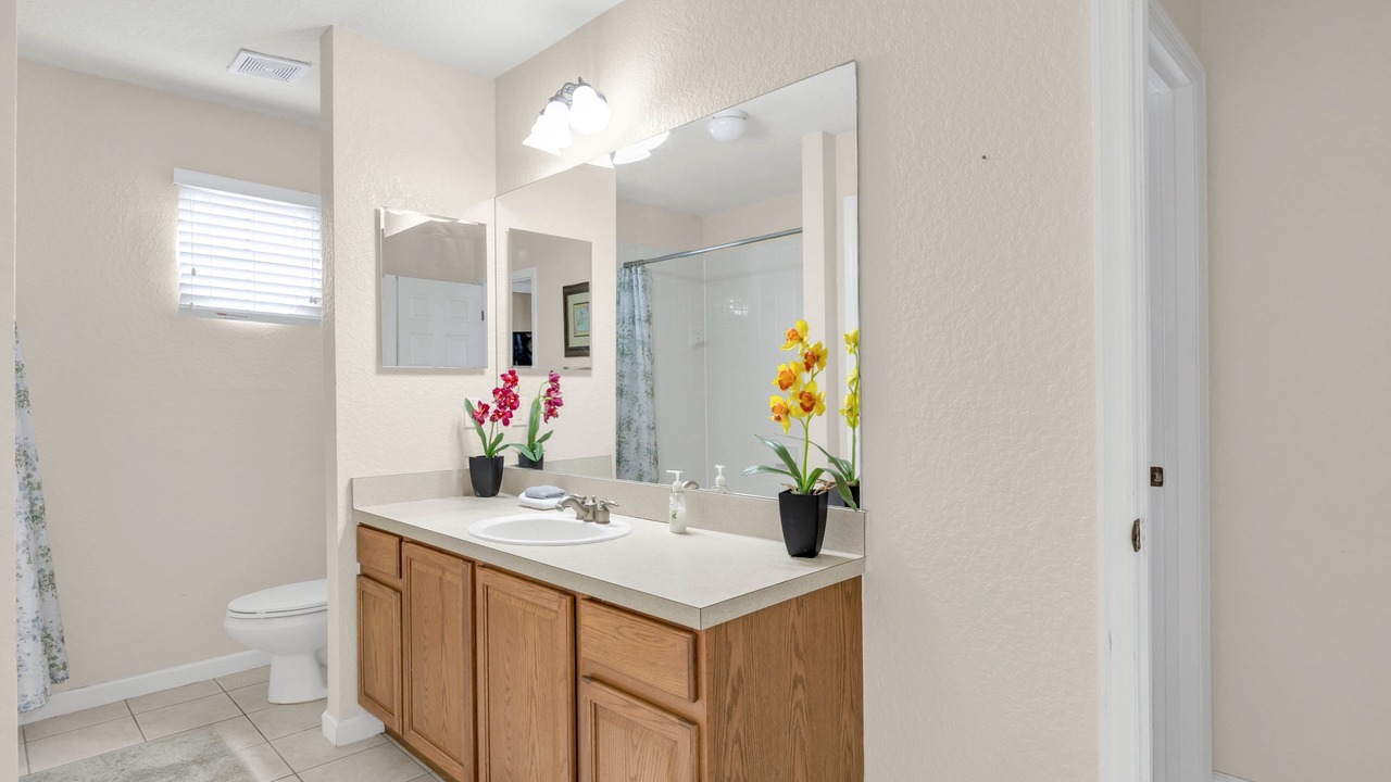 Photo of Bathroom in Trafalgar Village