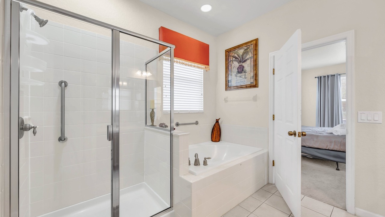 Photo of Bathroom in Trafalgar Village