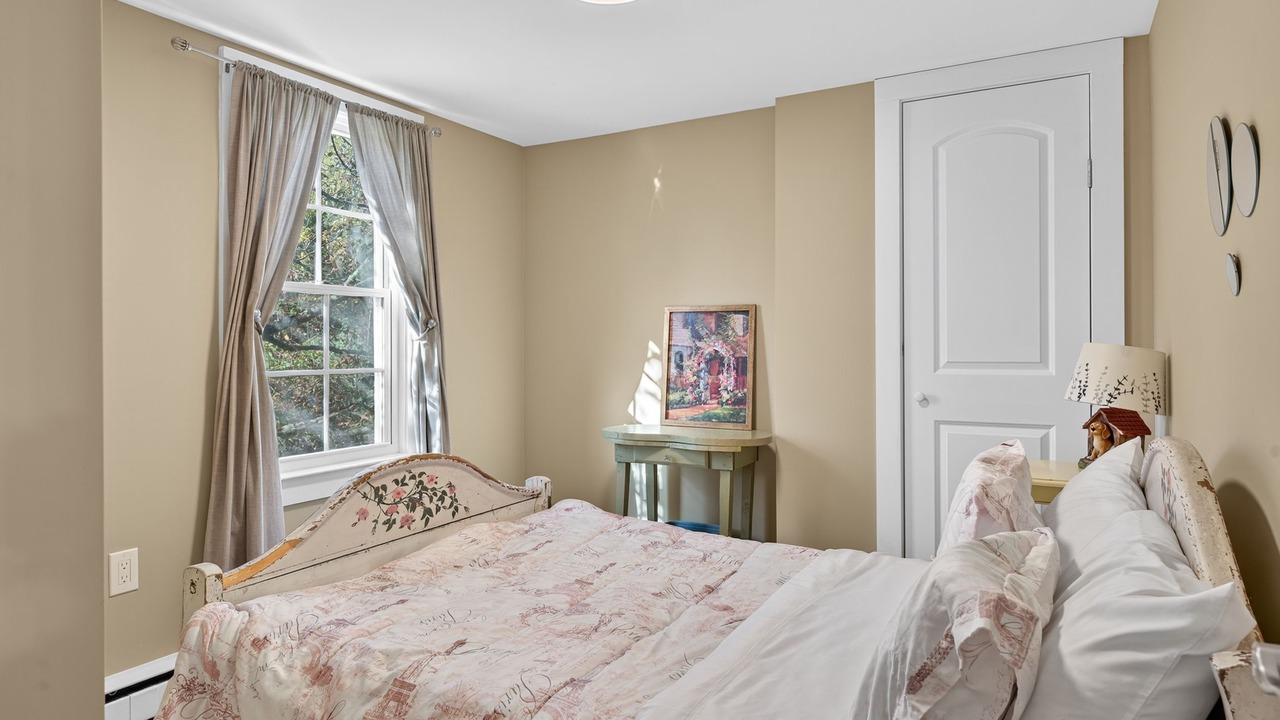 Photo of Bedroom in Oak Hill