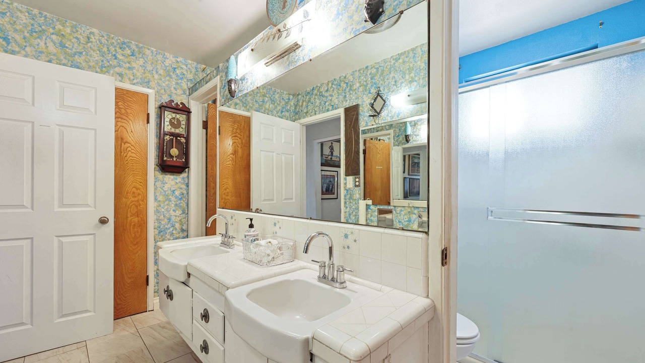 Photo of Bathroom in Oak Park