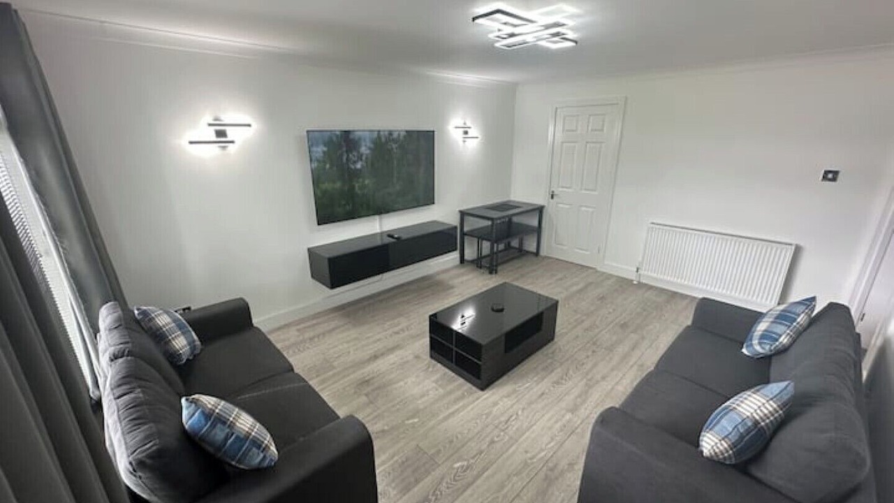 Photo of Livingroom in Tillicoultry