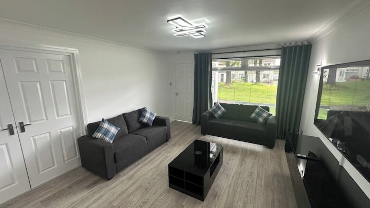 Photo of Livingroom in Tillicoultry