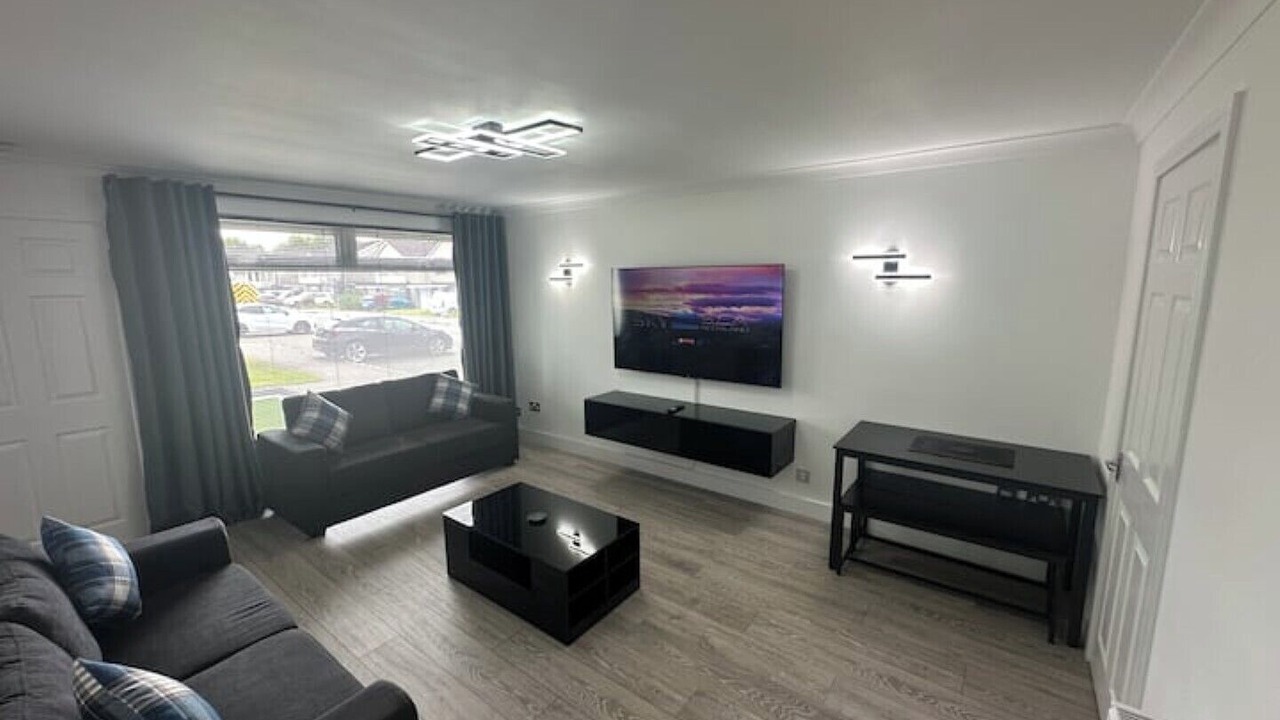 Photo of Livingroom in Tillicoultry