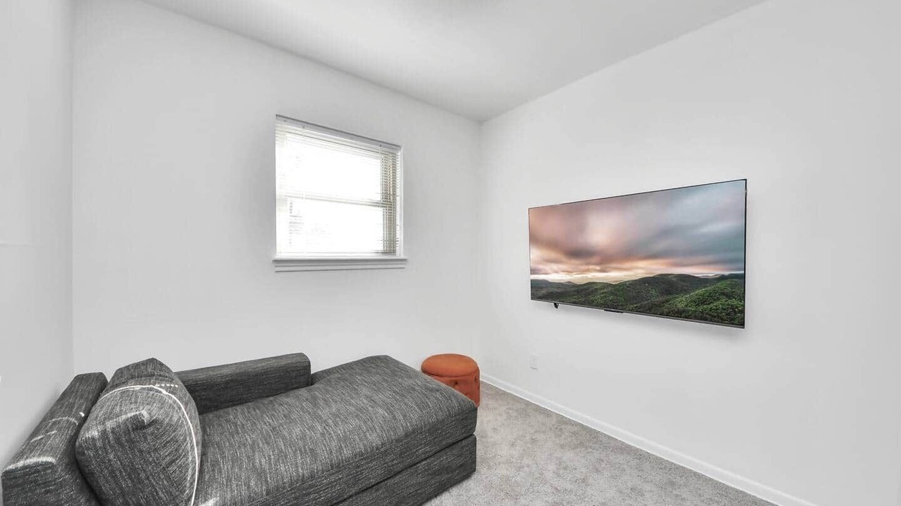 Photo of Livingroom in Sharpstown