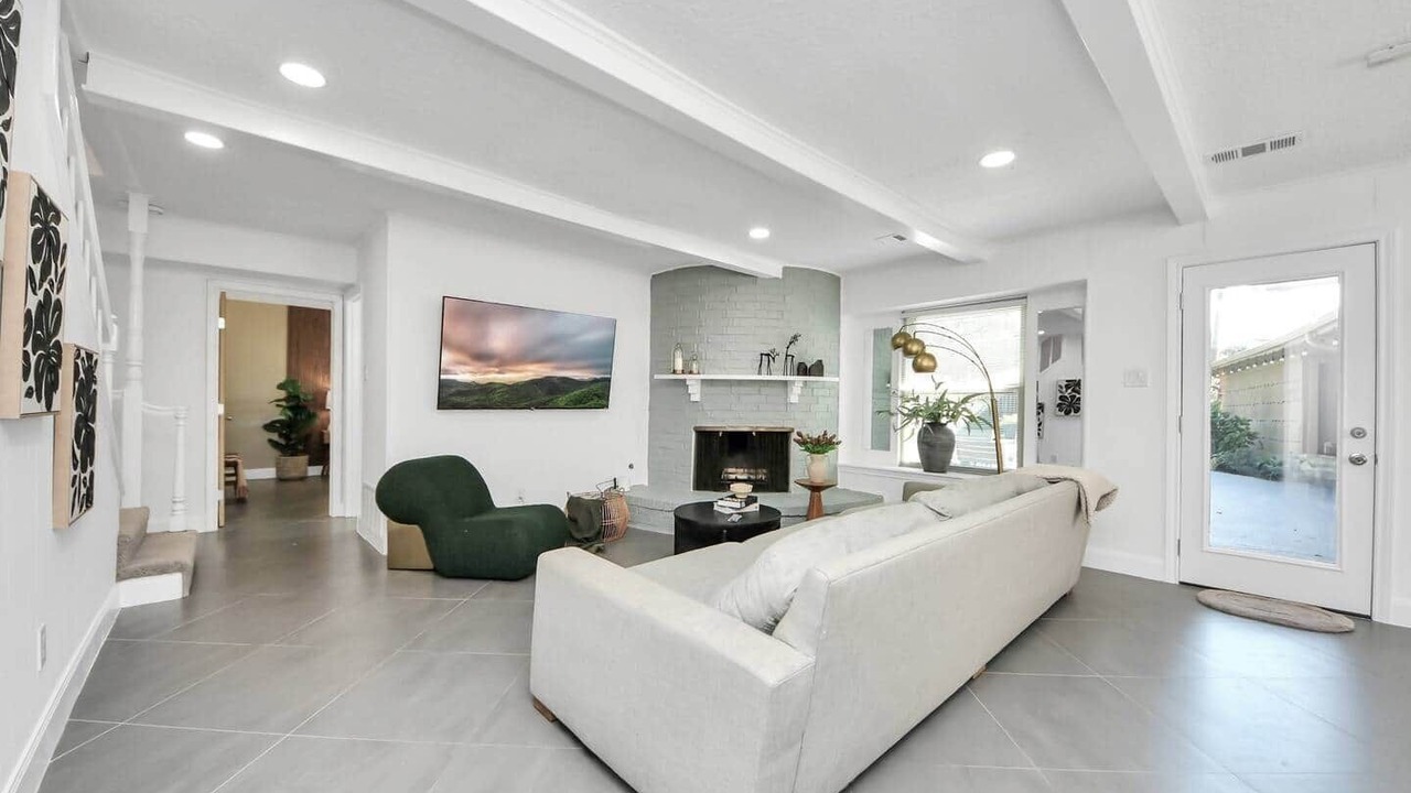 Photo of Livingroom in Sharpstown
