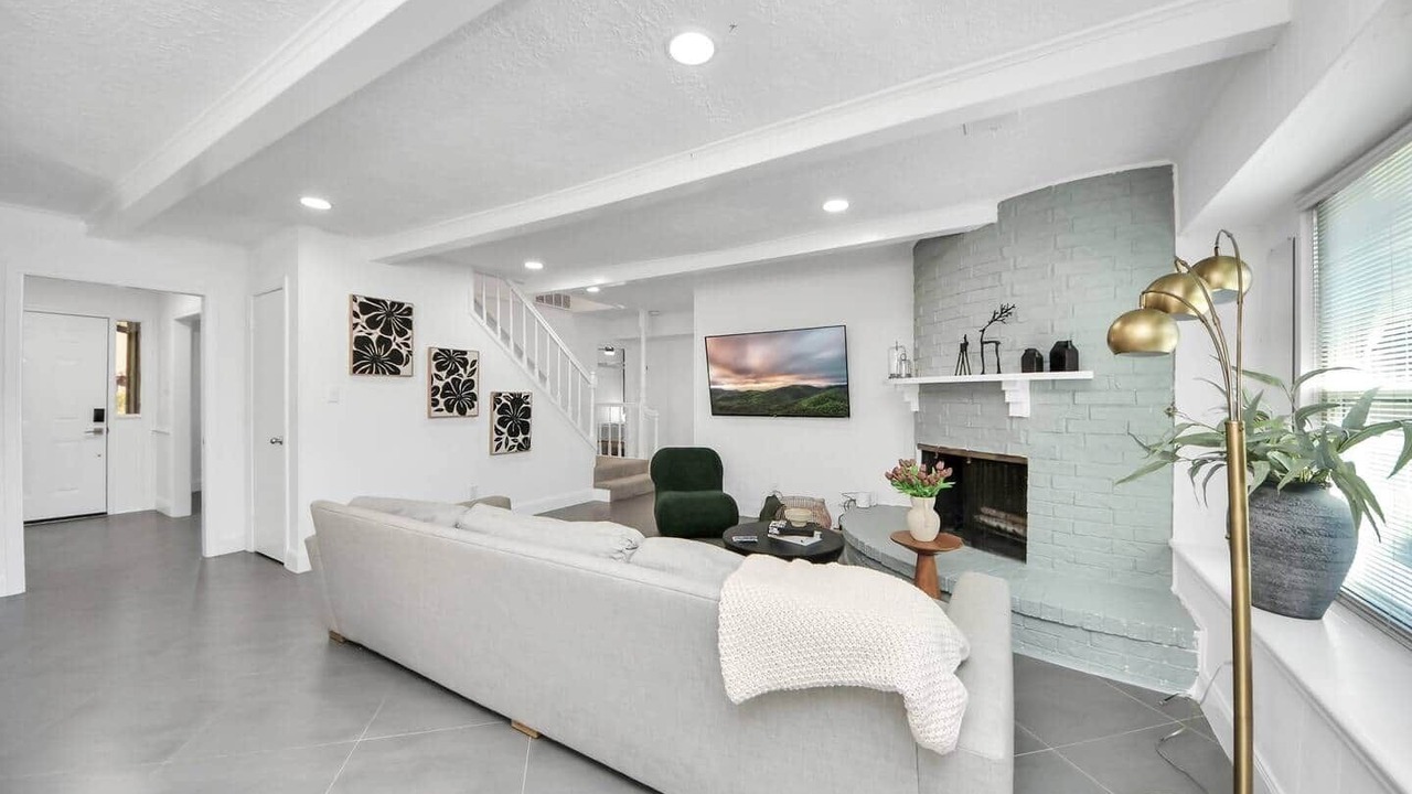 Photo of Livingroom in Sharpstown