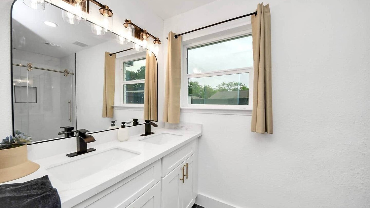 Photo of Bathroom in Meadows Place