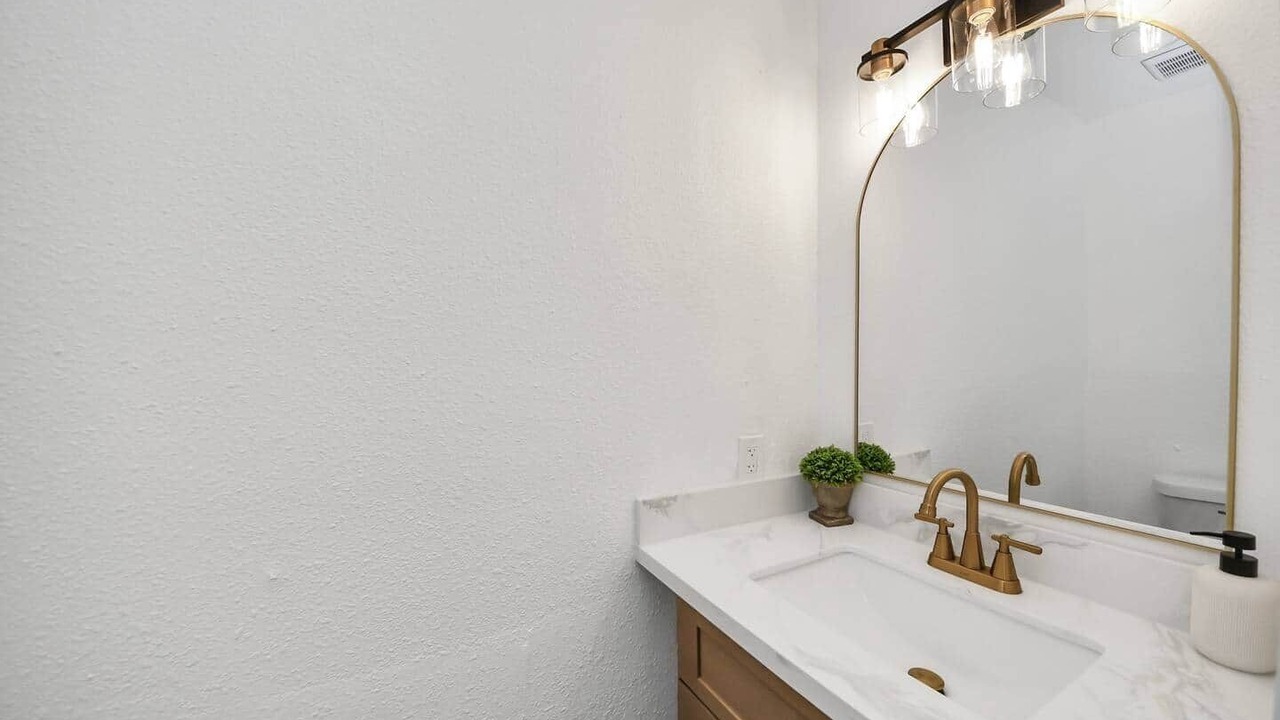 Photo of Bathroom in Meadows Place