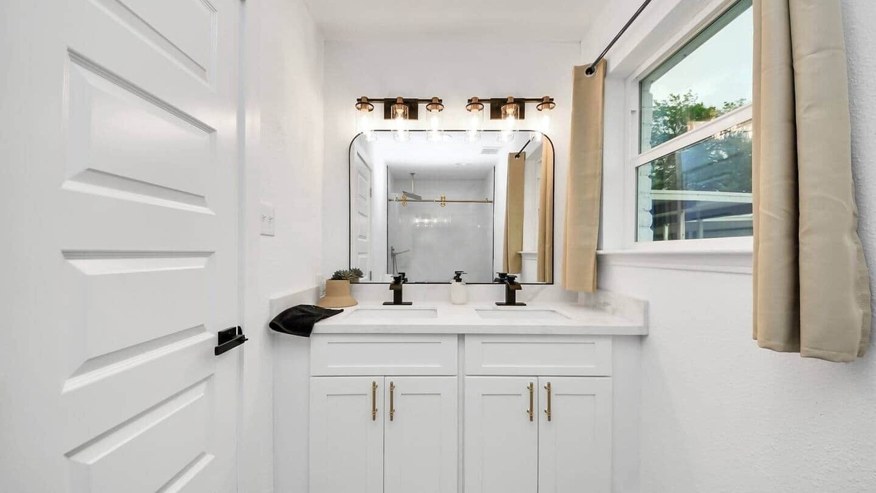Photo of Bathroom in Meadows Place