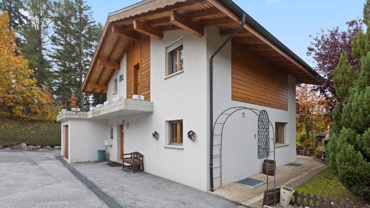Photo of Outdoor in Lens