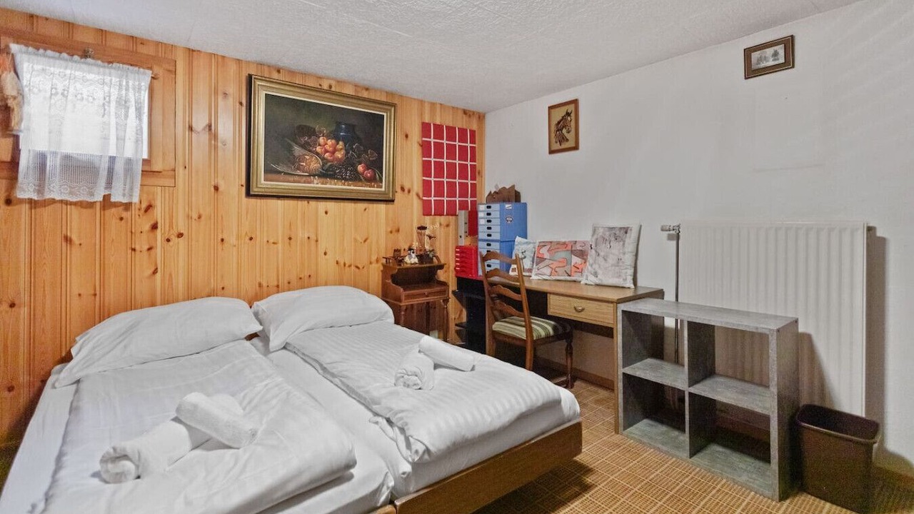 Photo of Bedroom in Lens