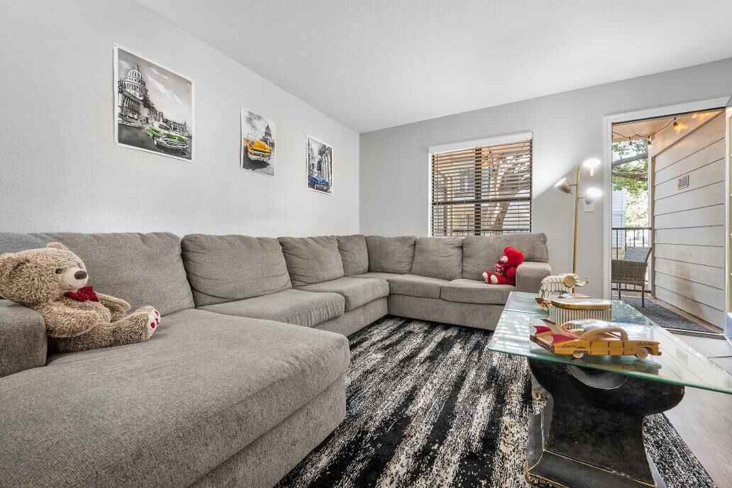 Photo of Livingroom in Pleasant Valley