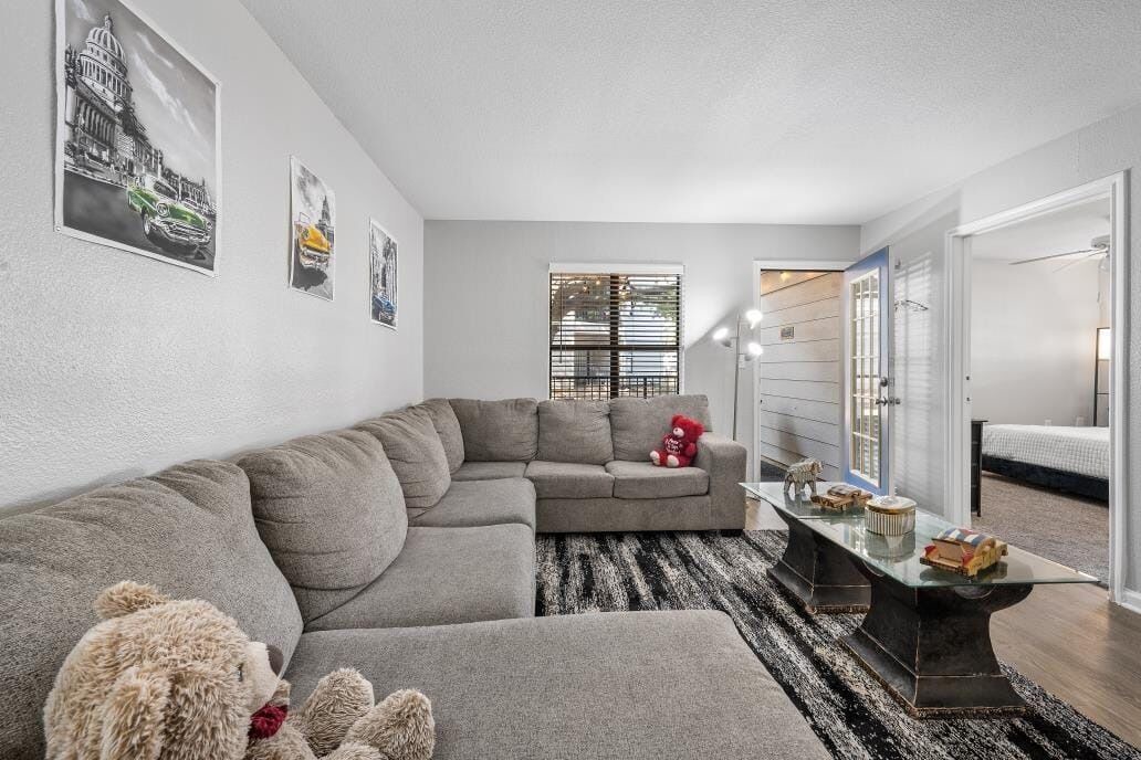 Photo of Livingroom in Pleasant Valley