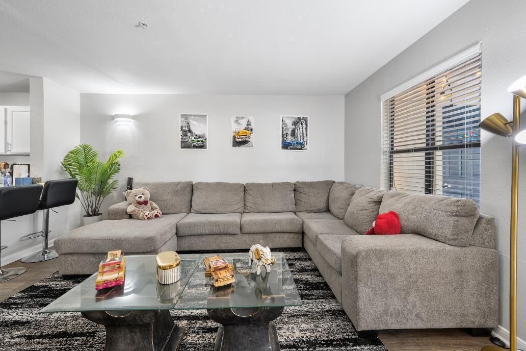 Photo of Livingroom in Pleasant Valley