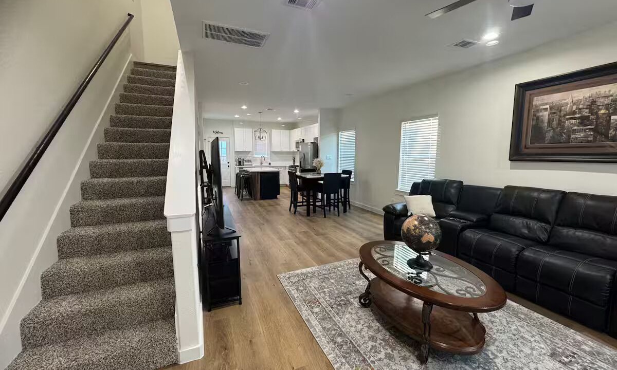 Photo of Livingroom in Northeast Houston