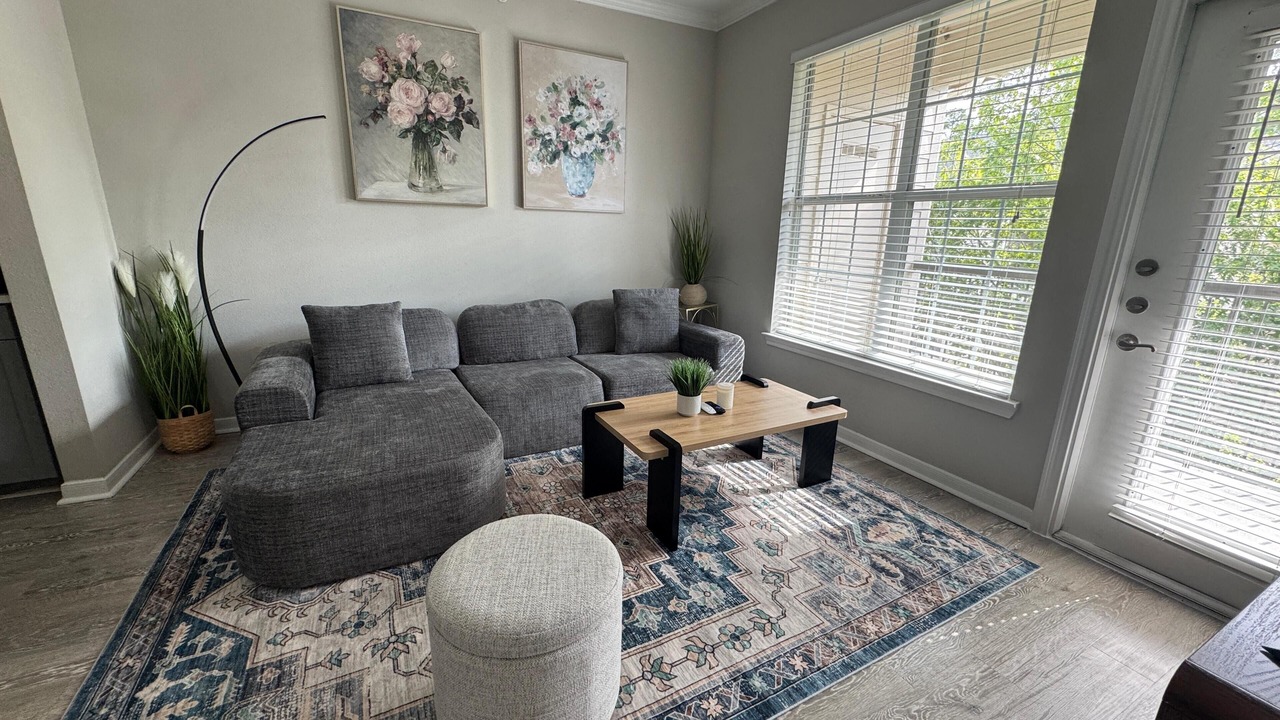 Photo of Livingroom in Alden Bridge
